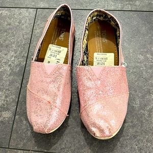 Toms girls size 4